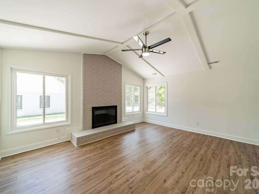 801 Sonata Place, Charlotte, NC 28211.  MLS# CAR4369314, YatesRealty ID 17796. 