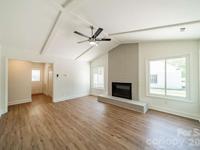 801 Sonata Place, Charlotte, NC 28211.  MLS# CAR4369314, YatesRealty ID 17796. 