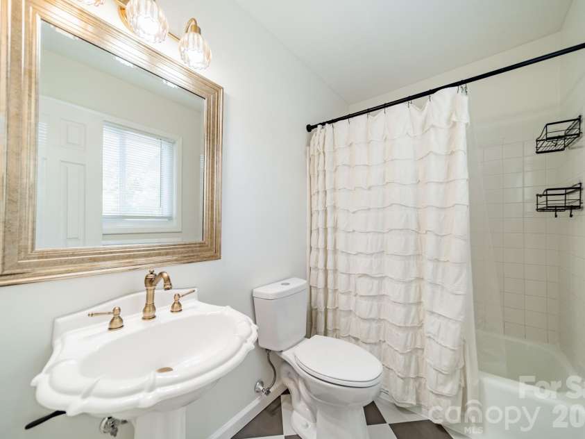 801 Sonata Place, Charlotte, NC 28211.  MLS# CAR4369314, YatesRealty ID 17796. 