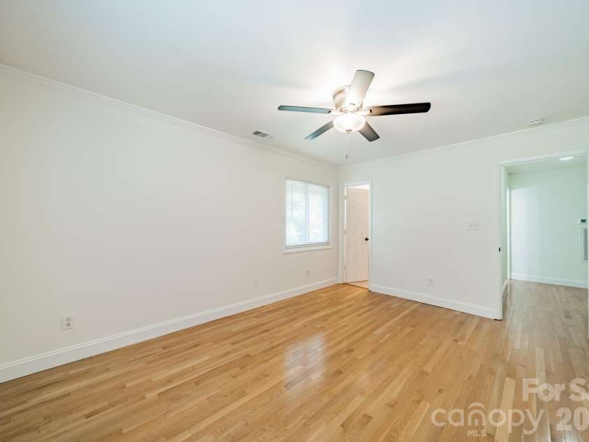 801 Sonata Place, Charlotte, NC 28211.  MLS# CAR4369314, YatesRealty ID 17796. 