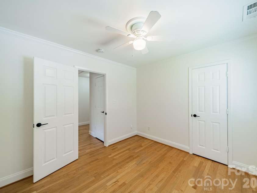 801 Sonata Place, Charlotte, NC 28211.  MLS# CAR4369314, YatesRealty ID 17796. 