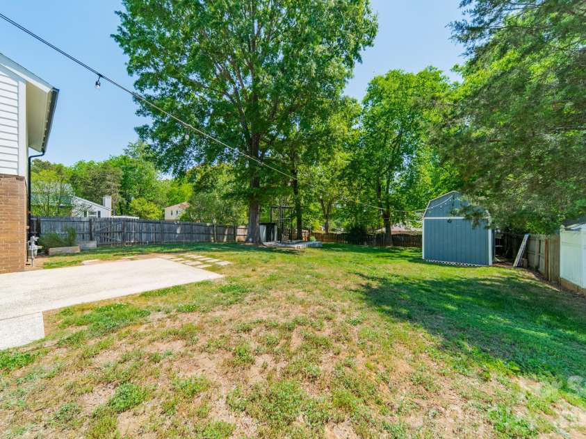 801 Sonata Place, Charlotte, NC 28211.  MLS# CAR4369314, YatesRealty ID 17796. 