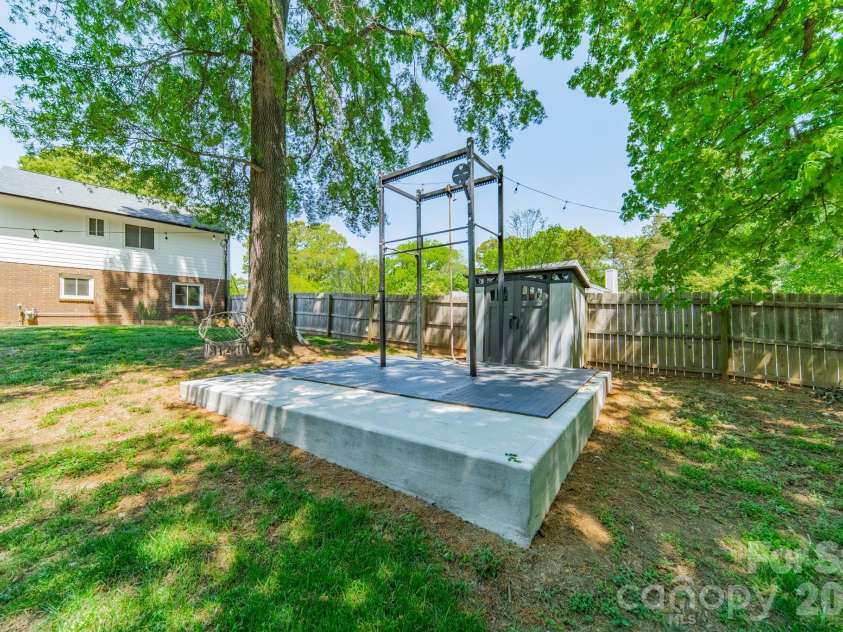 801 Sonata Place, Charlotte, NC 28211.  MLS# CAR4369314, YatesRealty ID 17796. 