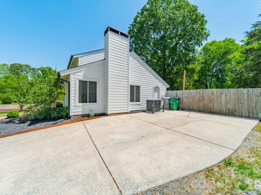 801 Sonata Place, Charlotte, NC 28211.  MLS# CAR4369314, YatesRealty ID 17796. 