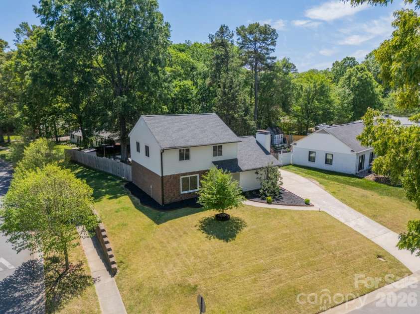 801 Sonata Place, Charlotte, NC 28211.  MLS# CAR4369314, YatesRealty ID 17796. 