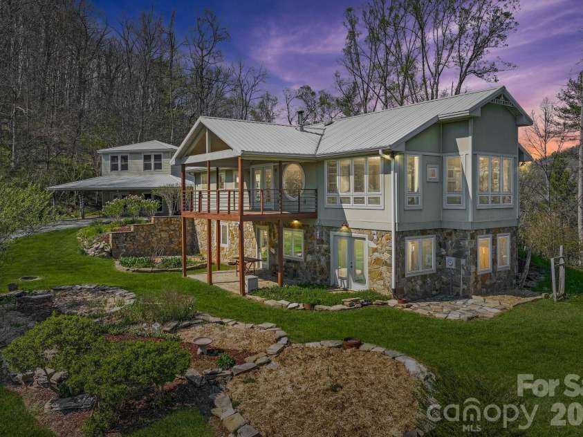 310 Burr Ridge, Marshall, NC 28753.  MLS# CAR4365962, YatesRealty ID 17797. 