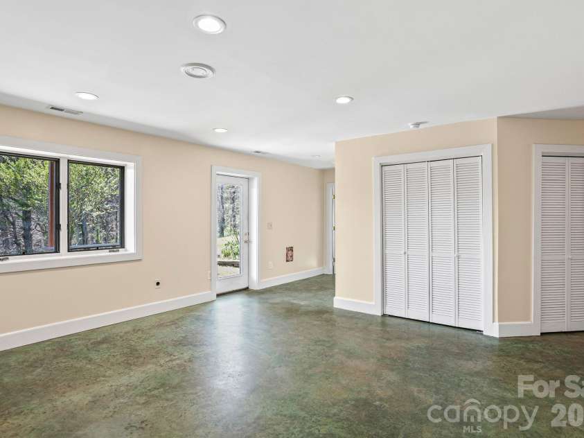 310 Burr Ridge, Marshall, NC 28753.  MLS# CAR4365962, YatesRealty ID 17797. 
