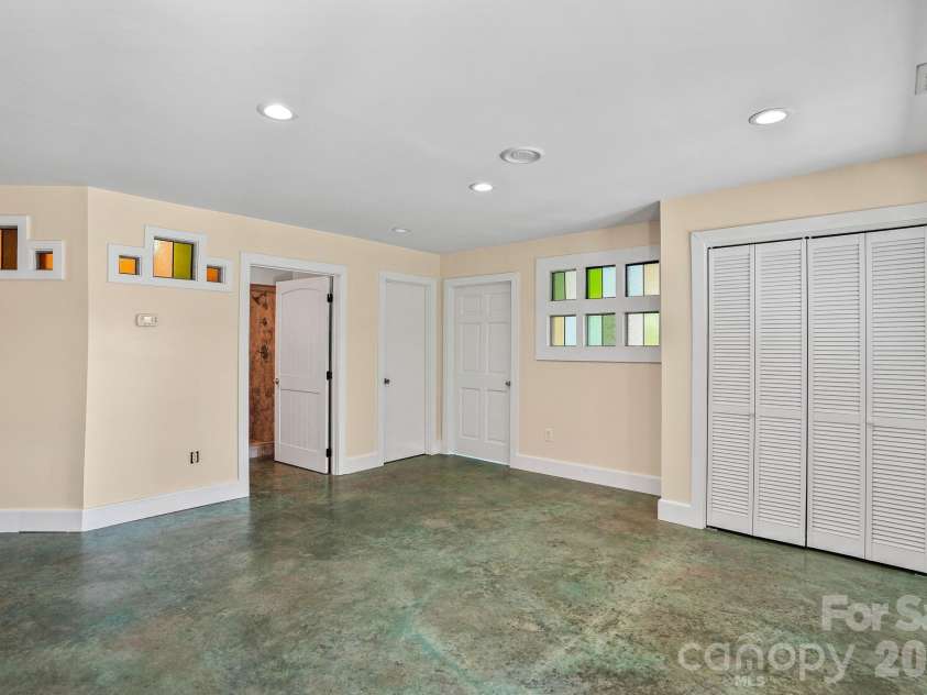 310 Burr Ridge, Marshall, NC 28753.  MLS# CAR4365962, YatesRealty ID 17797. 
