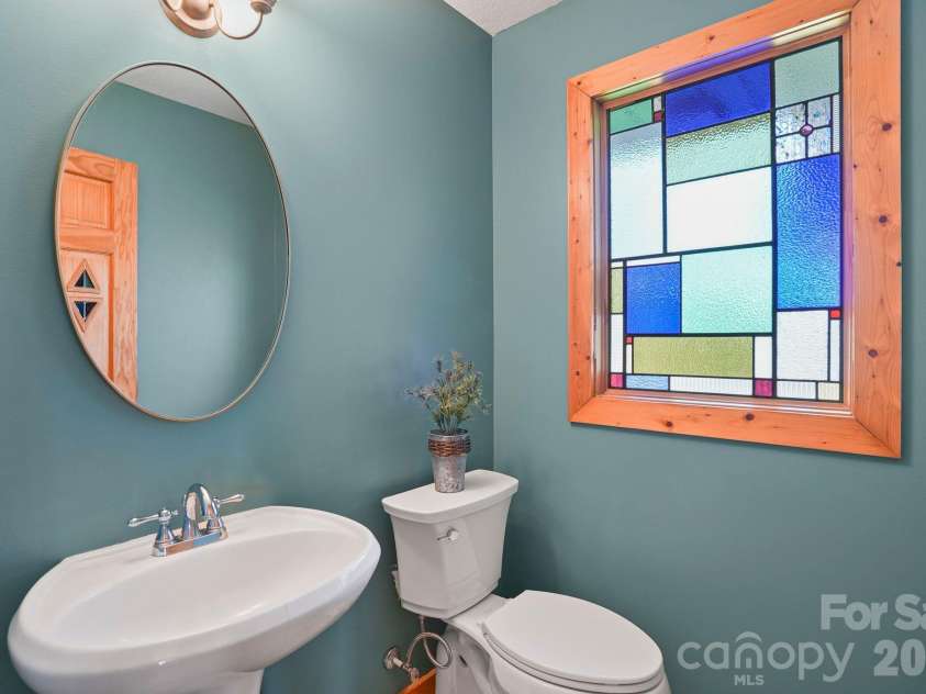 310 Burr Ridge, Marshall, NC 28753.  MLS# CAR4365962, YatesRealty ID 17797. Half bathroom