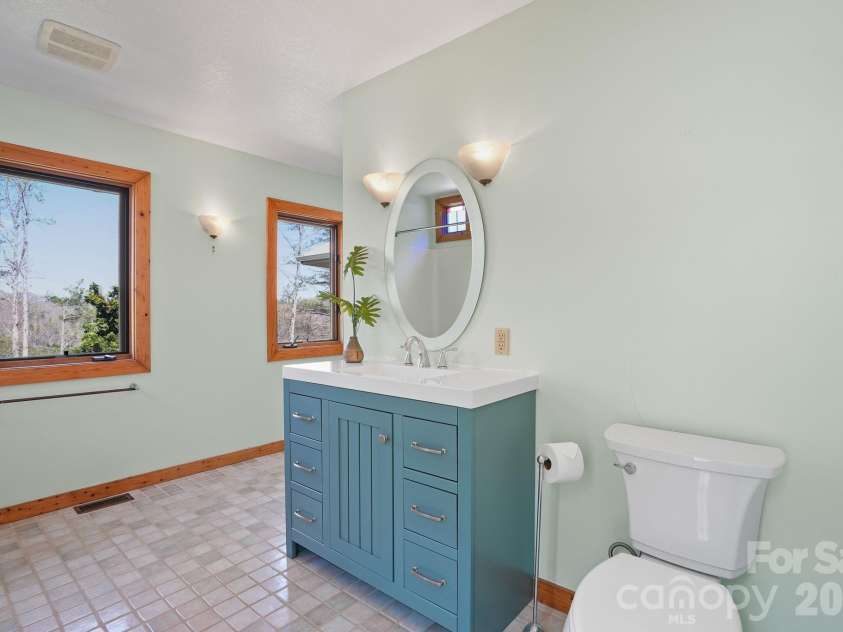 310 Burr Ridge, Marshall, NC 28753.  MLS# CAR4365962, YatesRealty ID 17797. Primary bathroom