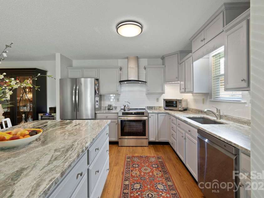 44 Gray Wolf Lane, Hendersonville, NC 28792.  MLS# CAR4289137, YatesRealty ID 17798. 