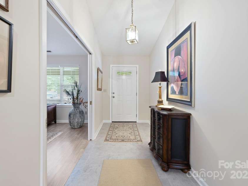44 Gray Wolf Lane, Hendersonville, NC 28792.  MLS# CAR4289137, YatesRealty ID 17798. 