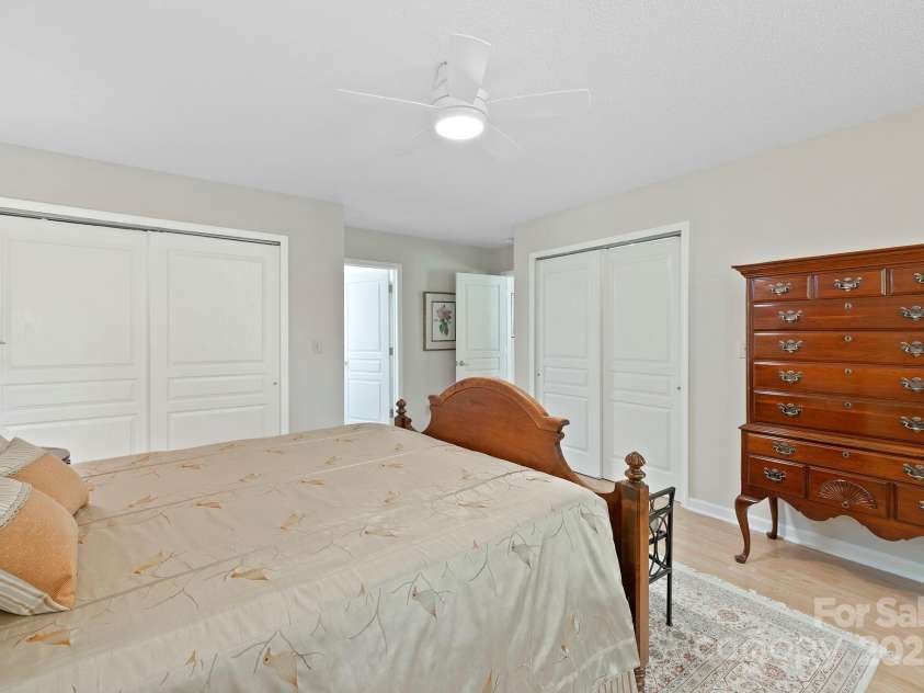 44 Gray Wolf Lane, Hendersonville, NC 28792.  MLS# CAR4289137, YatesRealty ID 17798. 