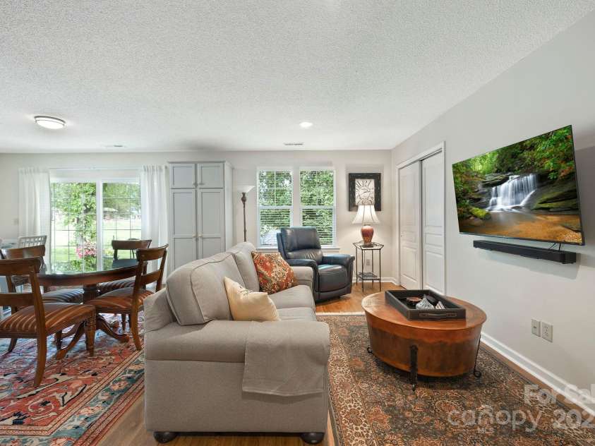 44 Gray Wolf Lane, Hendersonville, NC 28792.  MLS# CAR4289137, YatesRealty ID 17798. 