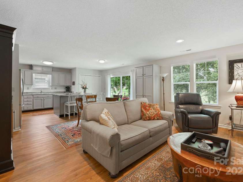 44 Gray Wolf Lane, Hendersonville, NC 28792.  MLS# CAR4289137, YatesRealty ID 17798. 