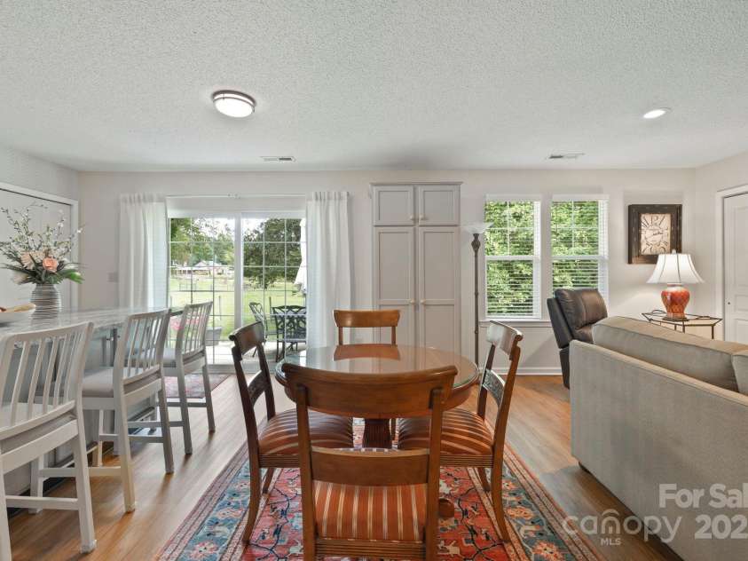44 Gray Wolf Lane, Hendersonville, NC 28792.  MLS# CAR4289137, YatesRealty ID 17798. 