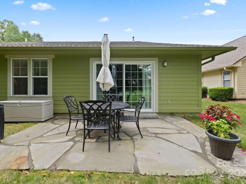 44 Gray Wolf Lane, Hendersonville, NC 28792.  MLS# CAR4289137, YatesRealty ID 17798. 
