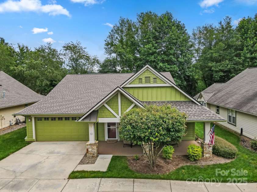 44 Gray Wolf Lane, Hendersonville, NC 28792.  MLS# CAR4289137, YatesRealty ID 17798. 