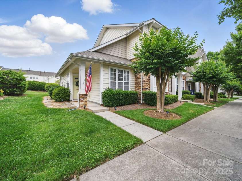 1061 Woodglen Lane, Matthews, NC 28104.  MLS# CAR4265056, YatesRealty ID 17799. 