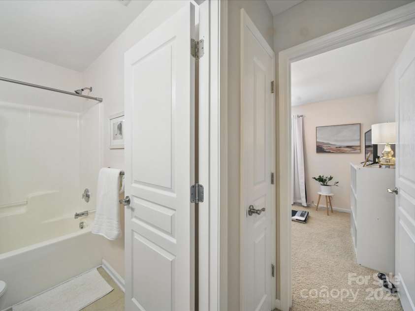 1061 Woodglen Lane, Matthews, NC 28104.  MLS# CAR4265056, YatesRealty ID 17799. 