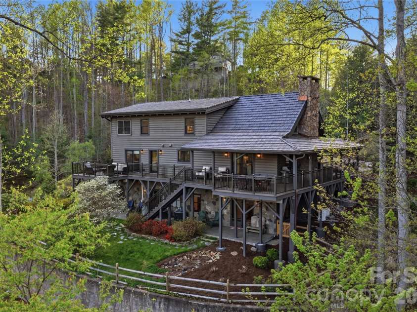 151 Man O War South, Vilas, NC 28692.  MLS# CAR4371160, YatesRealty ID 17799. 