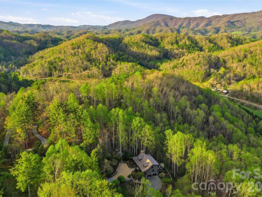 151 Man O War South, Vilas, NC 28692.  MLS# CAR4371160, YatesRealty ID 17799. 