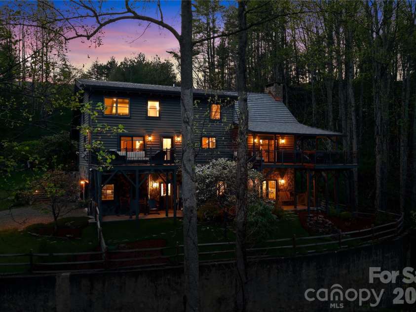 151 Man O War South, Vilas, NC 28692.  MLS# CAR4371160, YatesRealty ID 17799. 