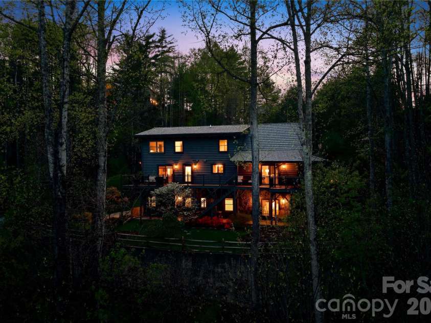 151 Man O War South, Vilas, NC 28692.  MLS# CAR4371160, YatesRealty ID 17799. 
