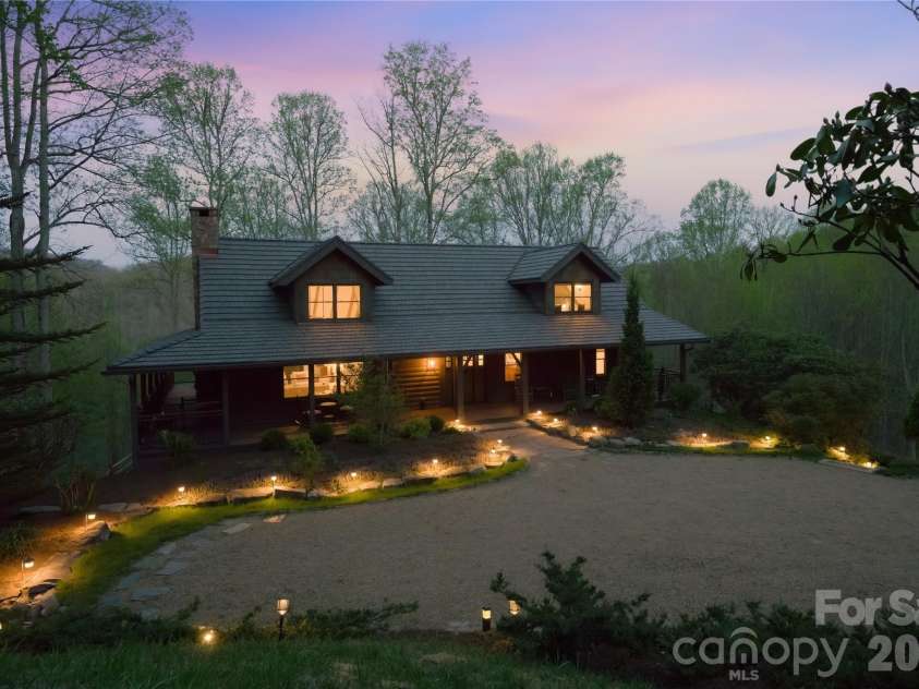 151 Man O War South, Vilas, NC 28692.  MLS# CAR4371160, YatesRealty ID 17799. 