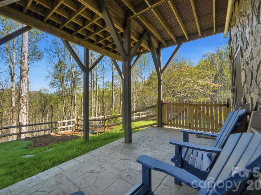 151 Man O War South, Vilas, NC 28692.  MLS# CAR4371160, YatesRealty ID 17799. 