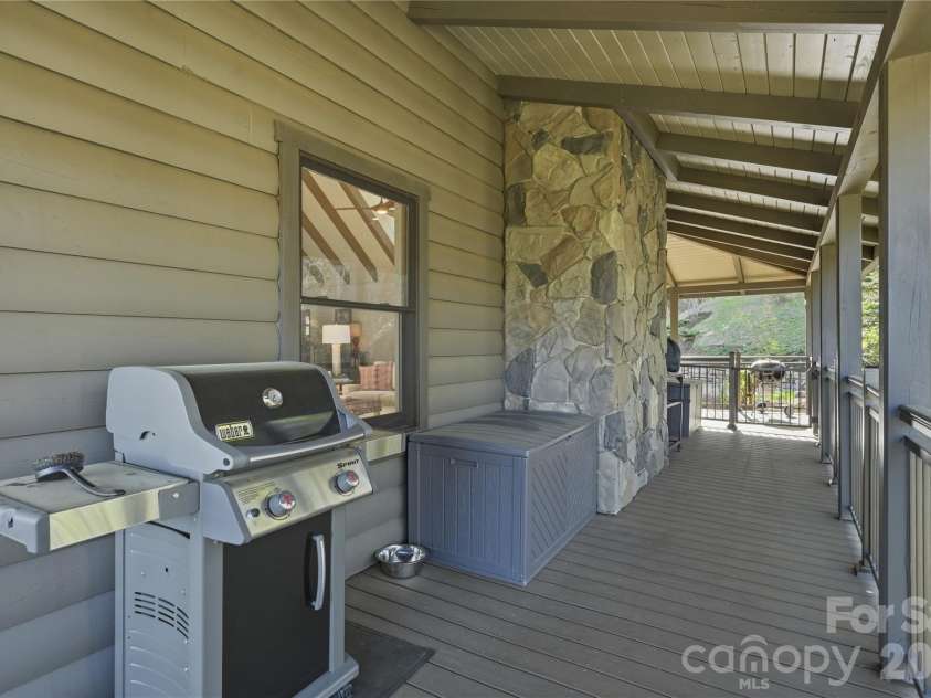 151 Man O War South, Vilas, NC 28692.  MLS# CAR4371160, YatesRealty ID 17799. 