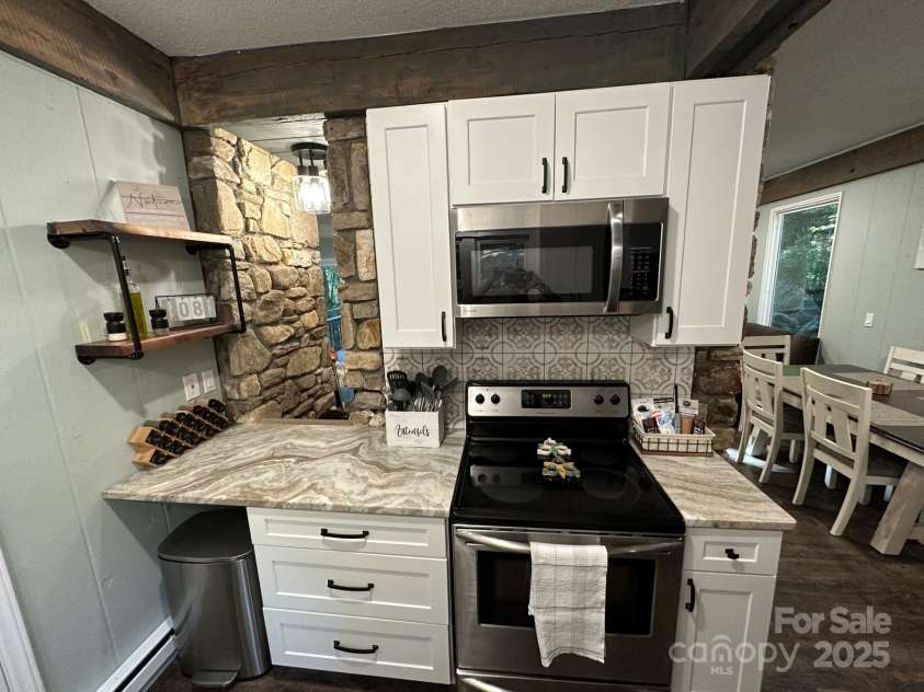 630 Shumont Road, Black Mountain, NC 28711.  MLS# CAR4269091, YatesRealty ID 178. 