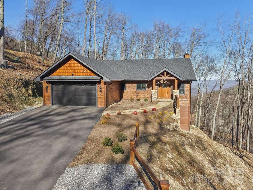 102 Iga Trail, Maggie Valley, NC 28751.  MLS# CAR4331982, YatesRealty ID 1780. 