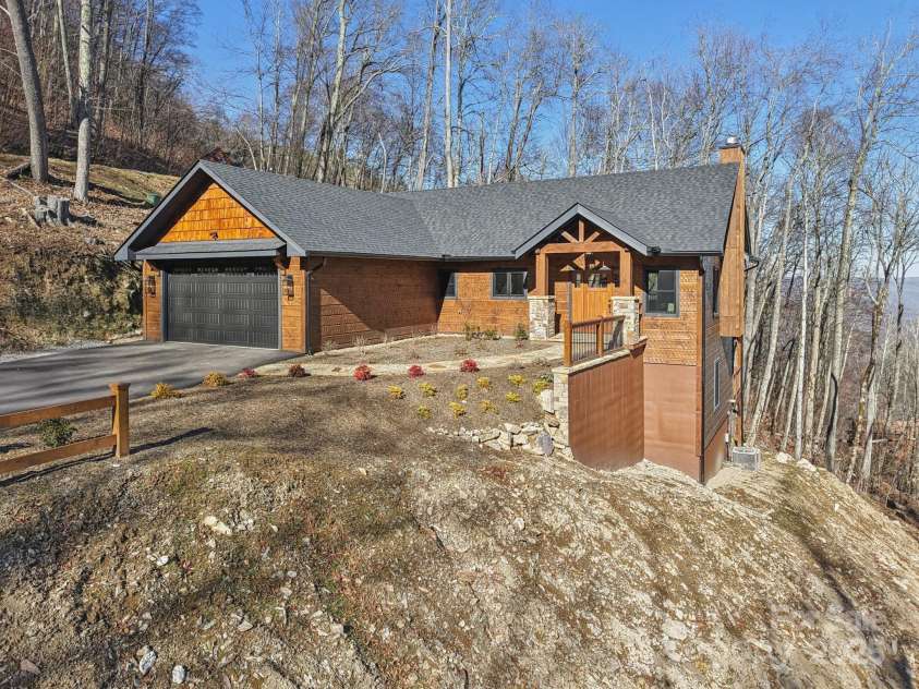 102 Iga Trail, Maggie Valley, NC 28751.  MLS# CAR4331982, YatesRealty ID 1780. 