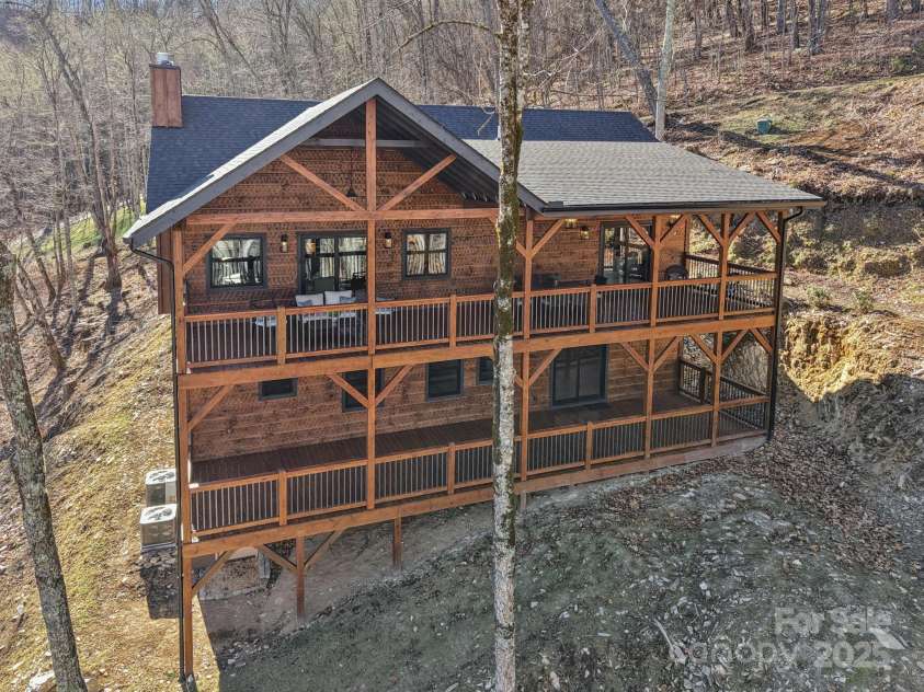 102 Iga Trail, Maggie Valley, NC 28751.  MLS# CAR4331982, YatesRealty ID 1780. 