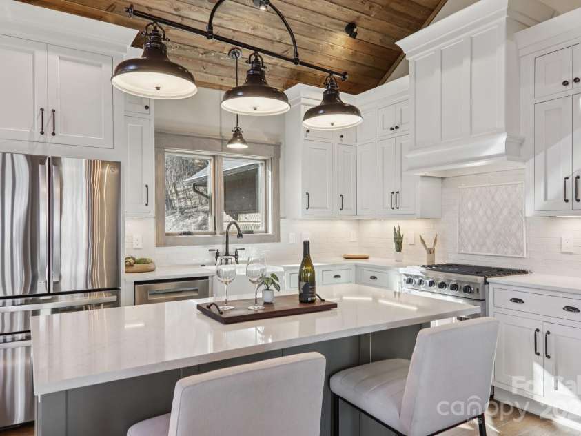 102 Iga Trail, Maggie Valley, NC 28751.  MLS# CAR4331982, YatesRealty ID 1780. 