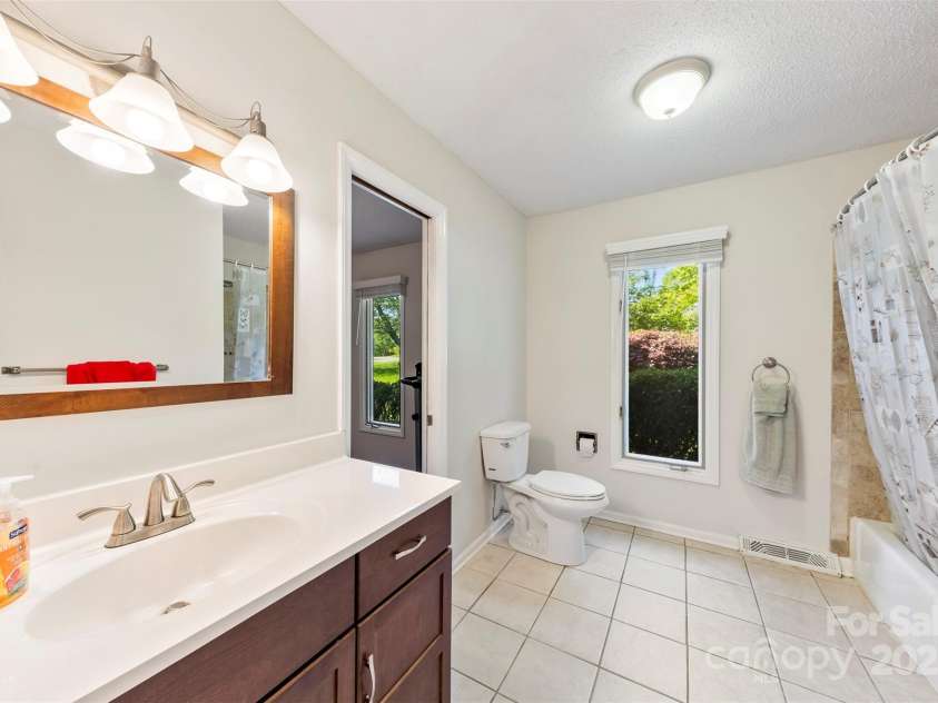 1012 Woodlark Court, Gastonia, NC 28056.  MLS# CAR4246921, YatesRealty ID 17800. Bath 2