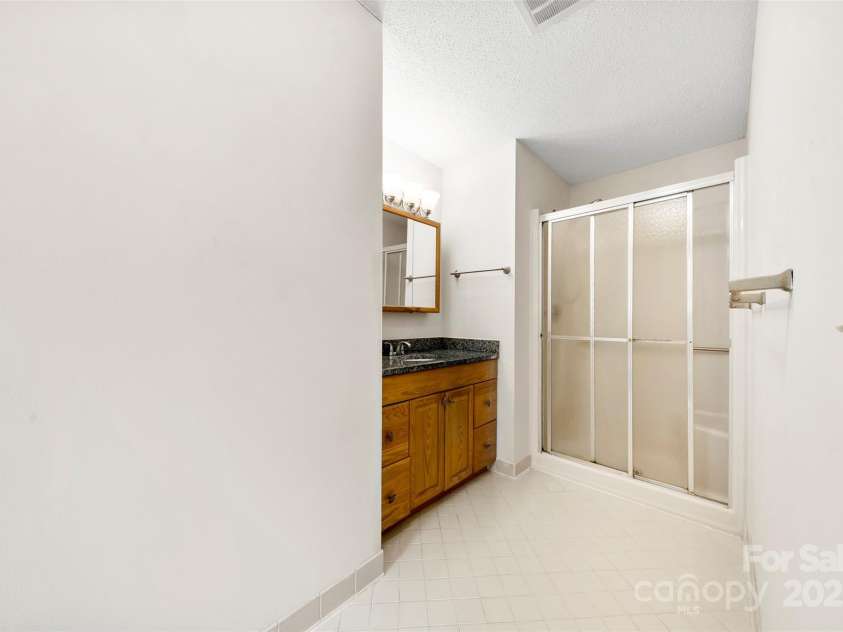 1012 Woodlark Court, Gastonia, NC 28056.  MLS# CAR4246921, YatesRealty ID 17800. Main bath