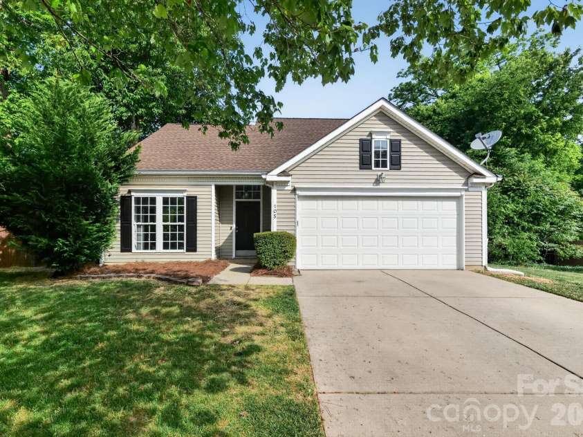 105 Willow Court, Mount Holly, NC 28120.  MLS# CAR4374264, YatesRealty ID 17800. 