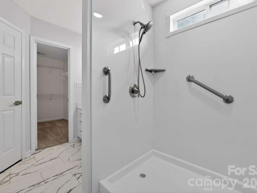 105 Willow Court, Mount Holly, NC 28120.  MLS# CAR4374264, YatesRealty ID 17800. 