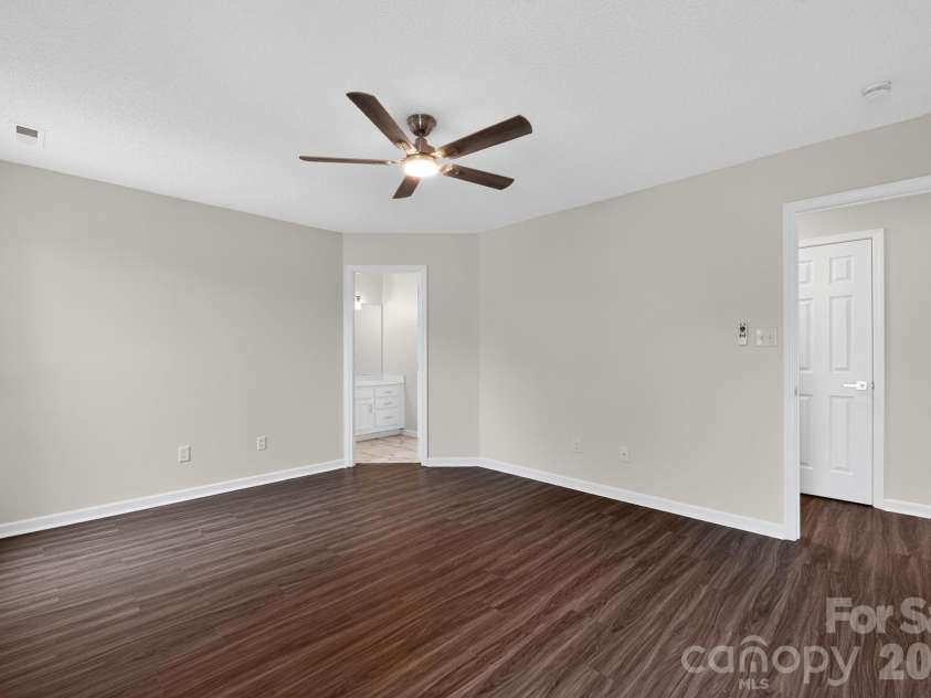 105 Willow Court, Mount Holly, NC 28120.  MLS# CAR4374264, YatesRealty ID 17800. 