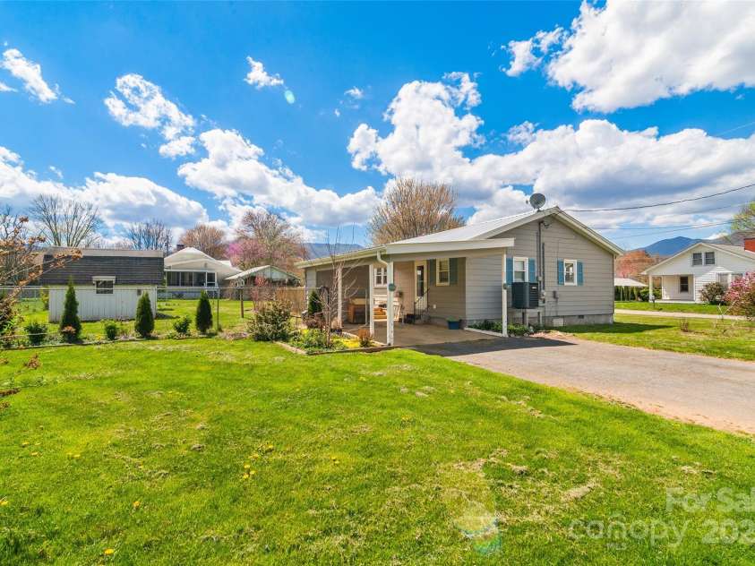 641 Camelot Drive, Waynesville, NC 28786.  MLS# CAR4244249, YatesRealty ID 17801. Carport parking with plenty of additional room for more cars in the driveway