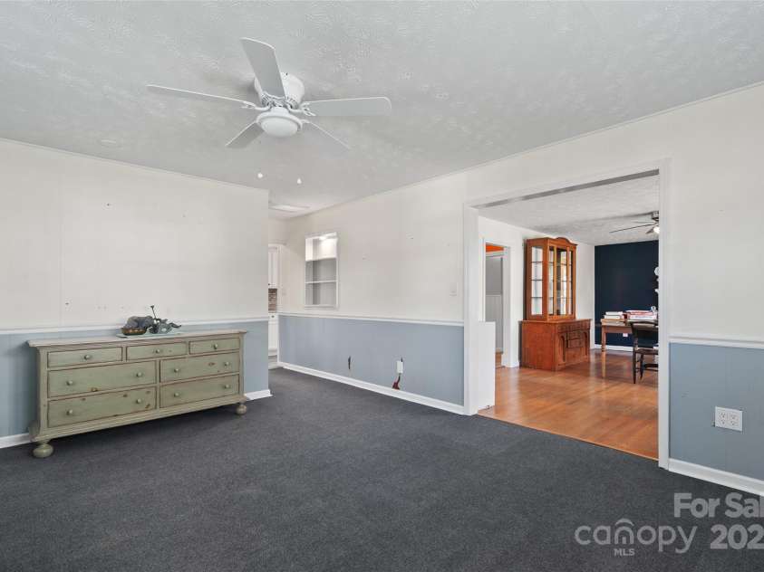 641 Camelot Drive, Waynesville, NC 28786.  MLS# CAR4244249, YatesRealty ID 17801. Large family room