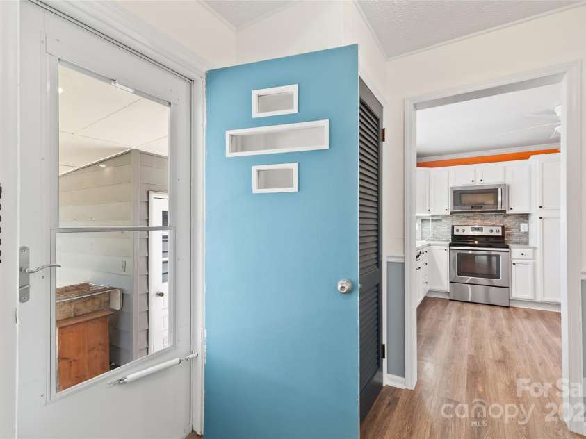 641 Camelot Drive, Waynesville, NC 28786.  MLS# CAR4244249, YatesRealty ID 17801. Open, bright entrance