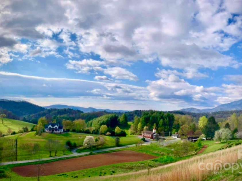 2521 Double Island Road, Green Mountain, NC 28740.  MLS# CAR4252012, YatesRealty ID 17802. 