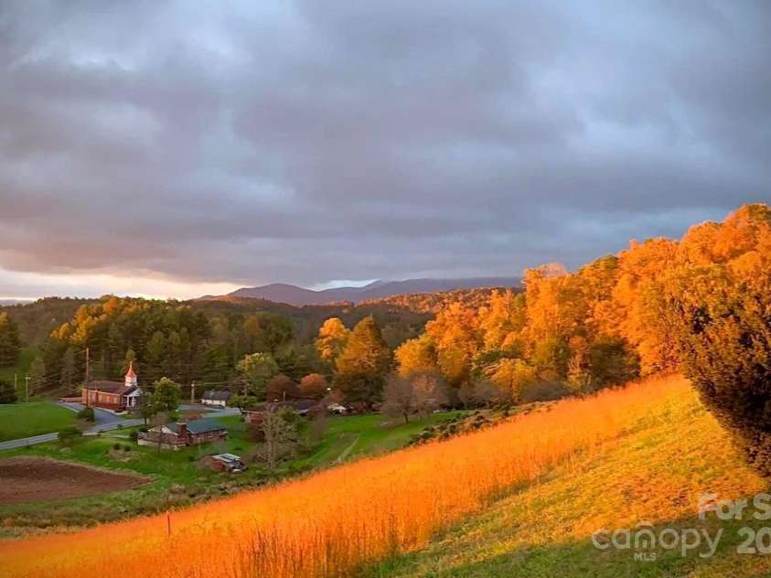 2521 Double Island Road, Green Mountain, NC 28740.  MLS# CAR4252012, YatesRealty ID 17802. 