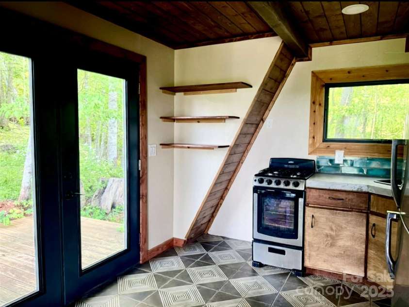 2521 Double Island Road, Green Mountain, NC 28740.  MLS# CAR4252012, YatesRealty ID 17802. 