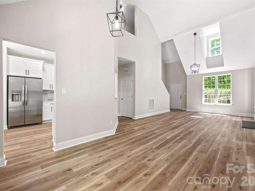 7520 Carmel Road, Charlotte, NC 28226.  MLS# CAR4372217, YatesRealty ID 17802. Adjacent dining room