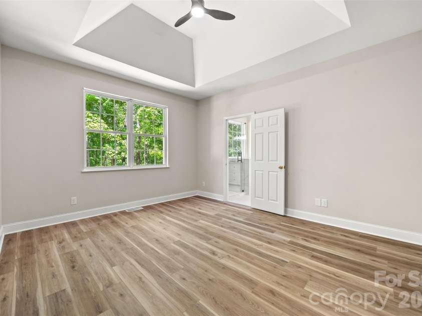 7520 Carmel Road, Charlotte, NC 28226.  MLS# CAR4372217, YatesRealty ID 17802. Primary bedroom on the main level with tray ceiling