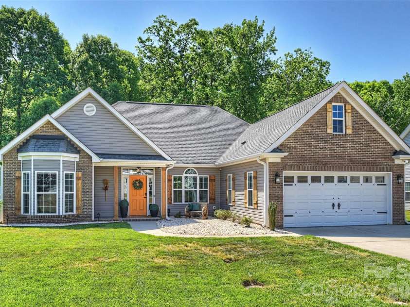 2500 Grayson Parkway, Monroe, NC 28110.  MLS# CAR4373636, YatesRealty ID 17804. 